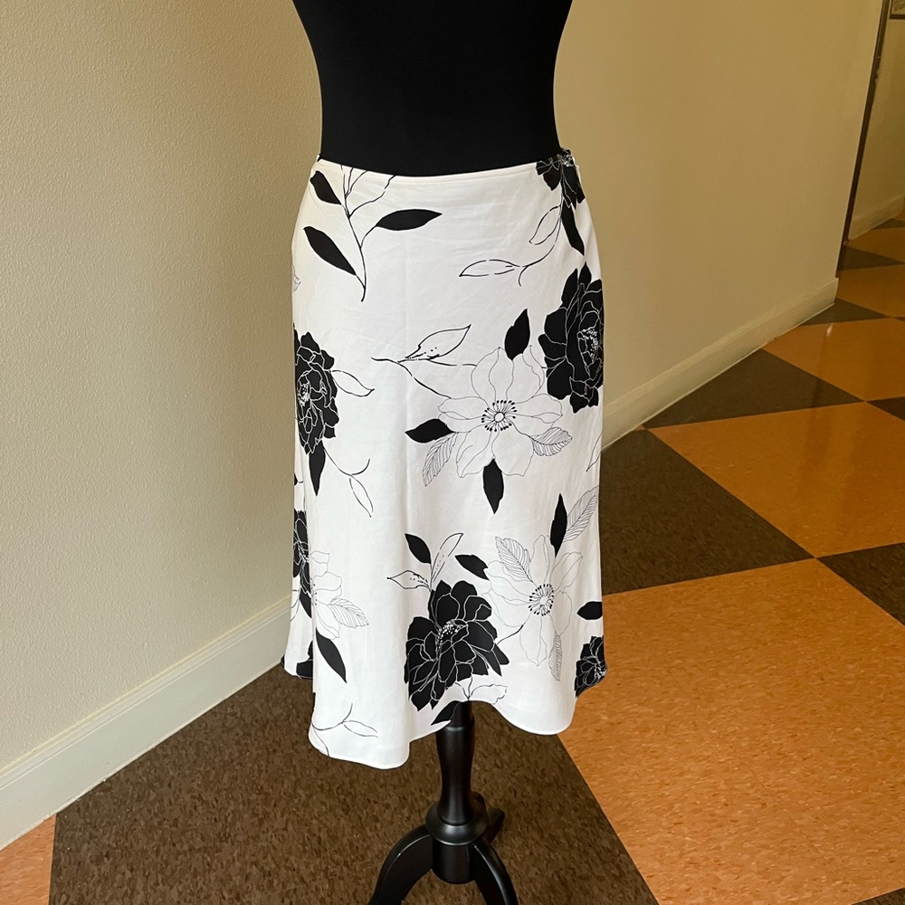 Kate Hill A-Lined Floral Skirt.Preowned